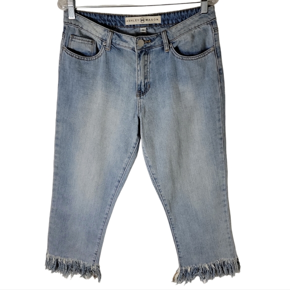Ashley Mason Denim - Ashley Mason women’s size 9 light wash frayed hem crop jeans